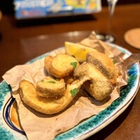 フィーコディンディア - イタリアからの輸入という、ポルチーニ。
                    とても立派で、瑞々しさや食感にも満足です。レモンをしっかり掛けるのが好み♪
