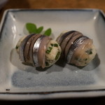 朱欒 - お通し（きびなごとおから寿司仕立て）