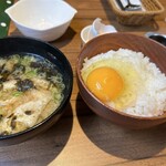 びっくりドンキー - （ハンバーグソースで食べる）卵かけご飯330円