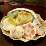 懐石 山よし - 肉厚鮑のバター焼きは歯応え、風味共に抜群！紅葉蓮根はピリリとした明太子のレア感がたまらない…どちらもお酒が進む一品でした⸜(´˘`❁﻿) ⸝
