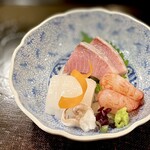 懐石 山よし - 鰤(羅臼)・墨烏賊(長崎)・縞海老(厚岸)どれも鮮度抜群！歯応え良く甘い墨烏賊は下足付きなのも嬉しい✨