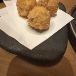 ゴカイドコロ - いぶりがっこチーズのコロッケ