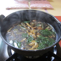 出羽屋 - 熱々の鍋で提供