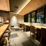 鮨トキドキ串 海老虎 - 内観