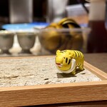 鮨トキドキ串 海老虎 - 内観