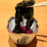 鮨トキドキ串 海老虎 - 金時草のおひたし