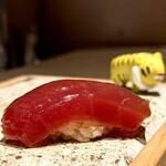 鮨トキドキ串 海老虎 - 赤身のヅケ