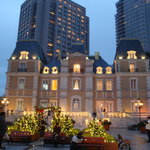 ガストロノミー ジョエル・ロブション - 夜も綺麗です。