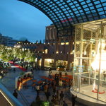 ガストロノミー ジョエル・ロブション - 夜も綺麗です。