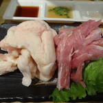 鶏専門店山鶏 - ぼんじり（左）せせり(右)