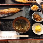 間宮商店 食堂部 - 金華サバみりん定食(刺身は場内で購入)