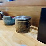 肉マシ鉄板食堂 - 【卓上調味料＝激辛辛子高菜】