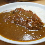 Kareya - カツカレーです、カツは、縦横に切られており、食べやすい一口サイズにされています