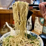 中華蕎麦 春馬 - 固茹での中太ちぢれ麺をリフトUP⤴️