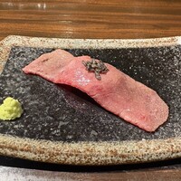 鉄板焼き 牛鳴 - A5ランク黒毛和牛の炙り寿司