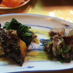 鯛や - おかず　焼きそばと鰹のたたき