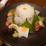 旬香創新 酔鶏 - お刺身盛り合わせの美しい全体像