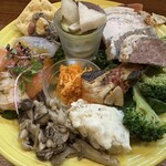 トラットリアモッチ - よりどりみどりな前菜全種盛りは14品