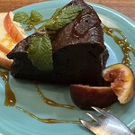 トラットリアモッチ - 生チョコみたいなケーキは別腹発動！