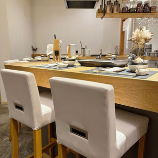 オシャレで落ち着いた店内。お一人様から女子会まで。