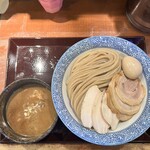麺や而今 - 魚介鶏豚骨つけ麺全部乗せ（1850円）大盛り＋（100円）