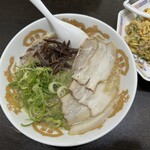 虎龍馬 - 背脂とんこつラーメン 860円