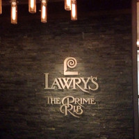 ロウリーズ・ザ・プライムリブ 恵比寿ガーデンプレイス店 - 重厚な佇まいの外観