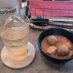 サテンの夜 - 本日のハイボール（ワイルドターキー）と付き出しのミートボールの煮込み