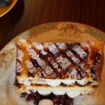 イリヤプラスカフェ - 白玉とつぶあんバターのフレンチトーストサンド