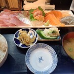 魚笑 - 本日の刺身定食ごはん大盛