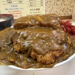 みたか食堂 - 皿が普通サイズだからなおさら…