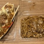 芦屋 - ソース（甘口ソース）たこ焼き　豚肉入り焼きそば