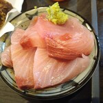 隠れ家 どん亭 - 刺身（ブリ）