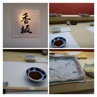 鮨 香坂 - 天内は余計な装飾をせず、シンプル。清潔感があります。 