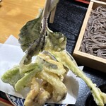 あら宮 - 一番上は「金時草」٩(^‿^)۶ ★板ゲソ天ランチ（750円税込）麺追加（150円税込）単品ゲソ天（200円税込）★