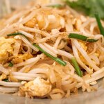 Blueno Oriental Bistro - 2024.11 パッタイ（1,210円）