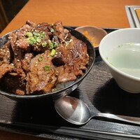 焼肉家 KAZU 神楽坂 - サガリ丼（肉増1.5倍）1,390円