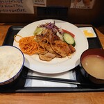 洋食屋 ムッシュ - 上ロース生姜焼き(3枚) ¥950／ライス小盛120g 