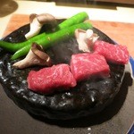 てしま旅館 - 溶岩焼きで頂きます。