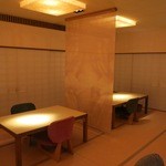 食事は少し高い椅子で掘りごたつ気分で頂けます。