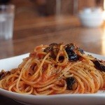Midsummer Cafe 夏至茶屋 - なすとブラックオリーブのトマトソーススパゲティ