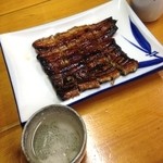 川栄 - 上うなぎ 蒲焼き。一度浸けより色が濃い。