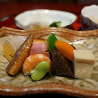 長崎卓袱浜勝 - 駕篭盛り（旬の山・海・里の幸）、さらし鯨、バラ煮（十六寸豆）
