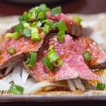 比内地鶏本格焼酎 海舟 - 2024.11 和牛タタキ（690円）