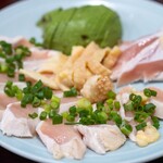 比内地鶏本格焼酎 海舟 - 2024.11 比内地鶏の盛り合わせ（むね肉、ささみ、皮湯引き、アボカド）
