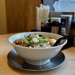 黒りりん - 背脂ブラックにんにく＋煮玉子