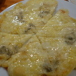 YAICHIRO - ゴルゴンゾーラのピザ　ハチミツかけ