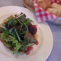 セヴレ39 - 前菜：サーモンと野菜、パン、奥がごぼうのスープ