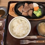 ステーキハウス寿楽 本店 - サイコロステーキ