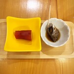 いざかや しん - お通しのさつまいもと黒バイ貝です(o^^o)